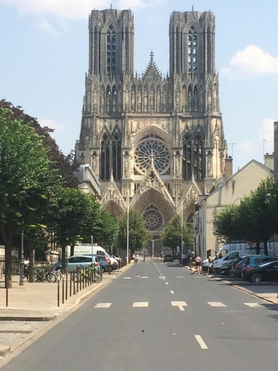 Le Cosy Marnais, Centre Ville, Vue Cathedrale Reims Exterior photo